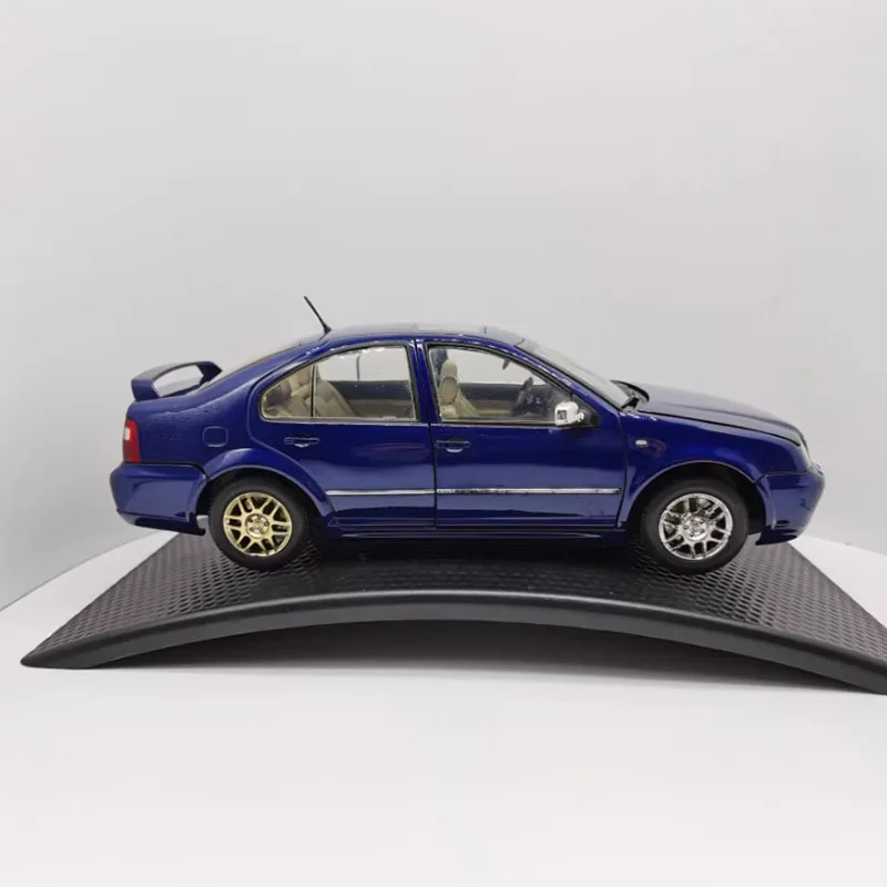1/18 フォルクスワーゲン ボーラ Original 1:18 scale VW BORA 2004 Alloy Car Model Adult