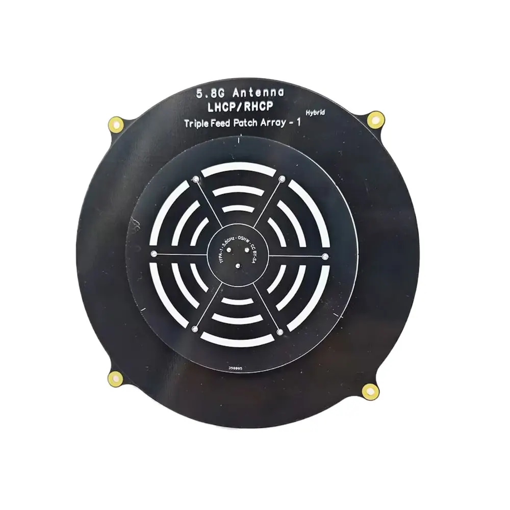 Antenne patch FPV 5.8GHz 14dBi fixée sur un drone RC, orientation verticale pour polarisation circulaire