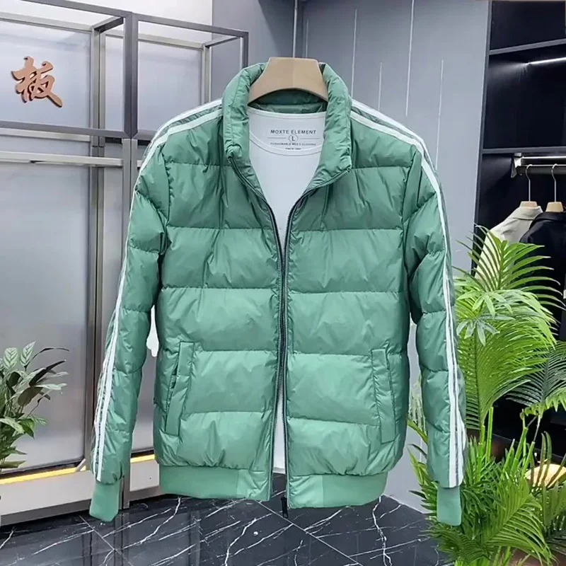 

2023 Winter Latest Fashion Brand Design White Duck Down Coat for Men's Lightweight, Warm, and Standing Collar Social Spirit Guy