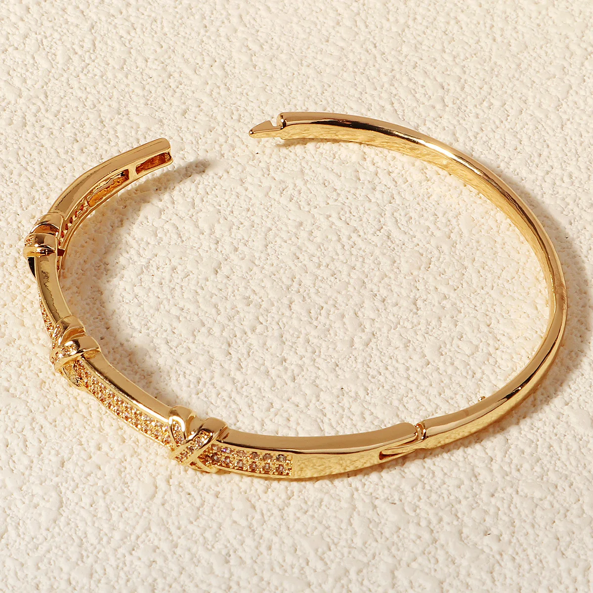 سوار نحاسي أنيق على الطراز الأوروبي مع زركونيا من...