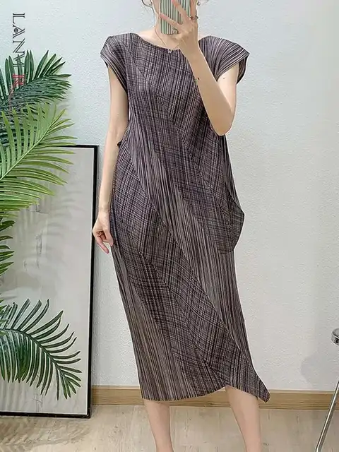 LANMREM Green Irregular Printed Handmade Pleated Women's Dress 2025 Summer Sleeveless Round Collar Dress Chic Design 2DB3279