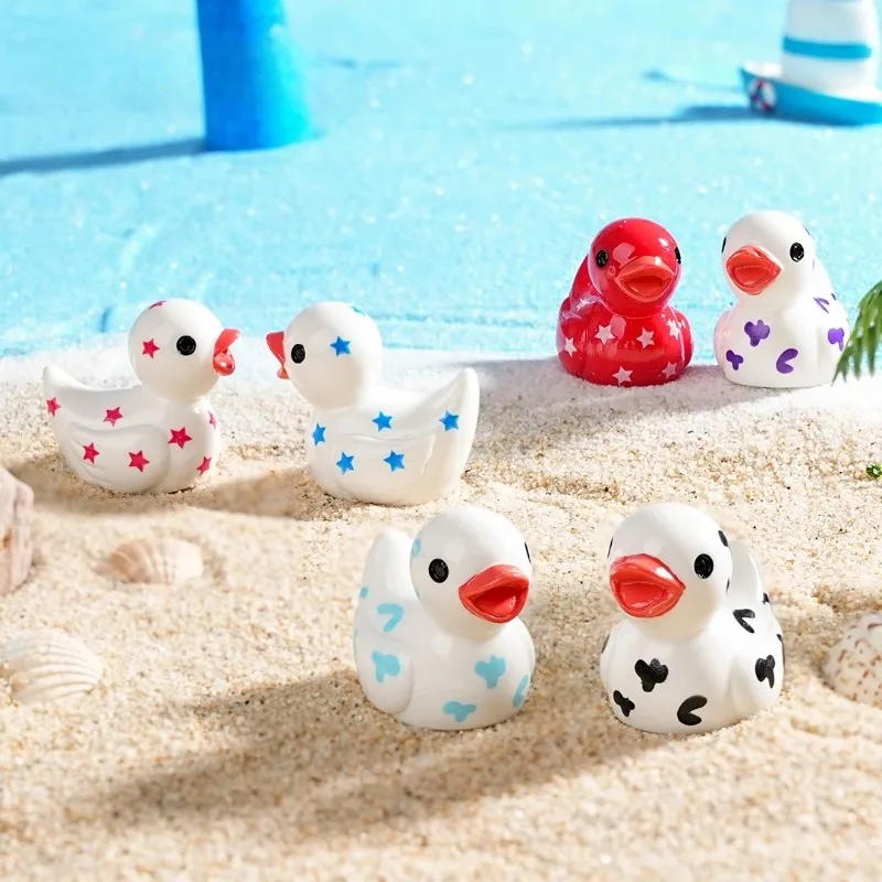 3pcs 3 Colors Independence Day Mini Resin Ducks Patriotic Tiny Small Little Duck for DIY Dollhouse Micro Garden Landscape Decor