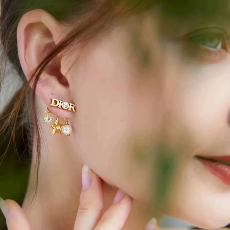 

2023 New Women's Fashion Luxury Earrings Trend High Quality Jewelry with Festival Gift Box Packaging