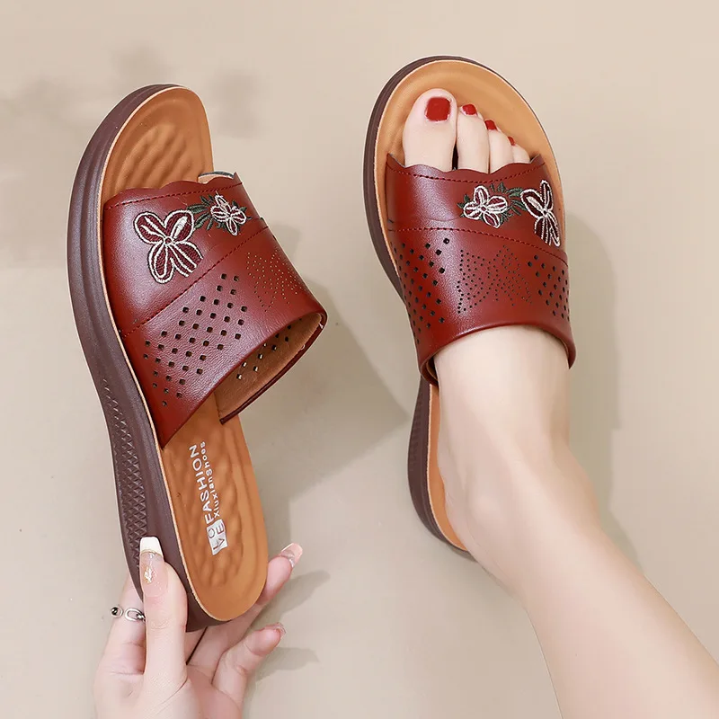 summer new fashion casual non-slip sandals soft bottom comfortable middle-aged sandals large size black woman
