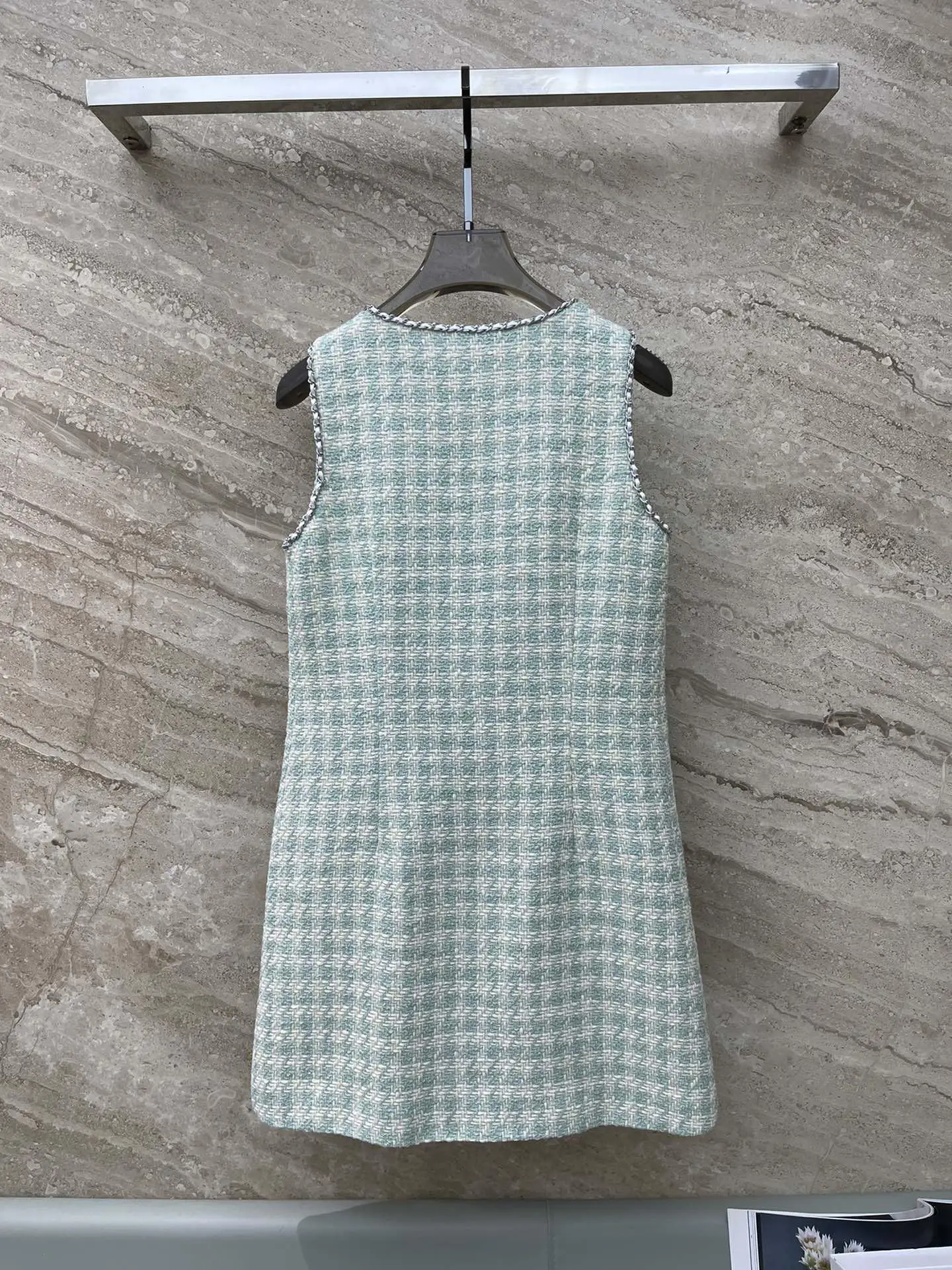

Handmade Chain Spliced Coarse Spinning Vest Skirt Arrival
