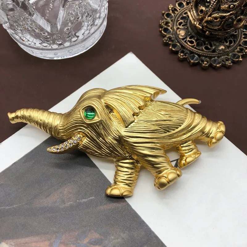 European and American retro, rich and auspicious elephant brooch and necklace