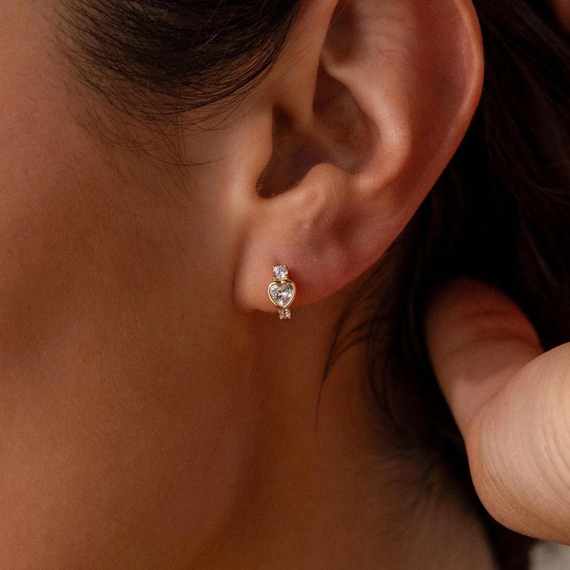 12 Month Birthday Stone Hoop Earrings for Women Inlaid Multicolored Heart-shaped Cubic Zirconia Ear Huggies Party Gift Jewelry