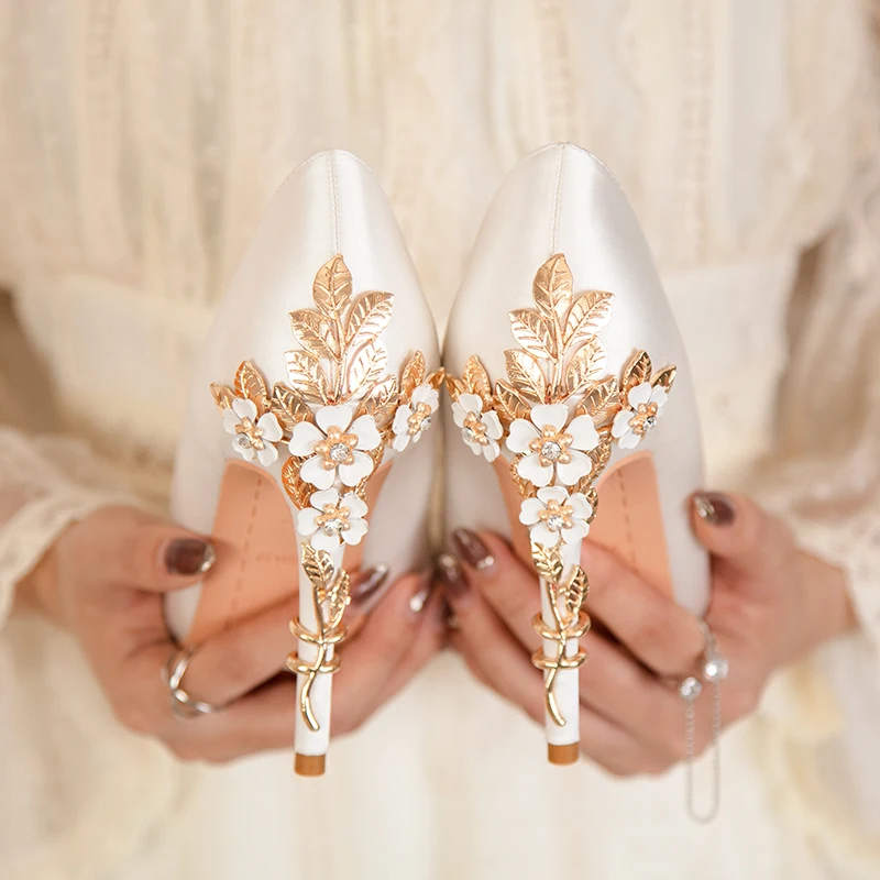 2025 New Metal Flower Women Pumps Designer Shoes High Heels Women Satin Stiletto Heels 10 Cm Sexy Wedding Shoes Plus Size 41