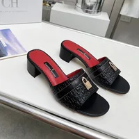 Sandales mules de luxe pour femmes, noires et rouges, marque CH, dessus en cuir gaufré, boucle à fermoir métallique, talon bloc, pour un usage quotidien 5