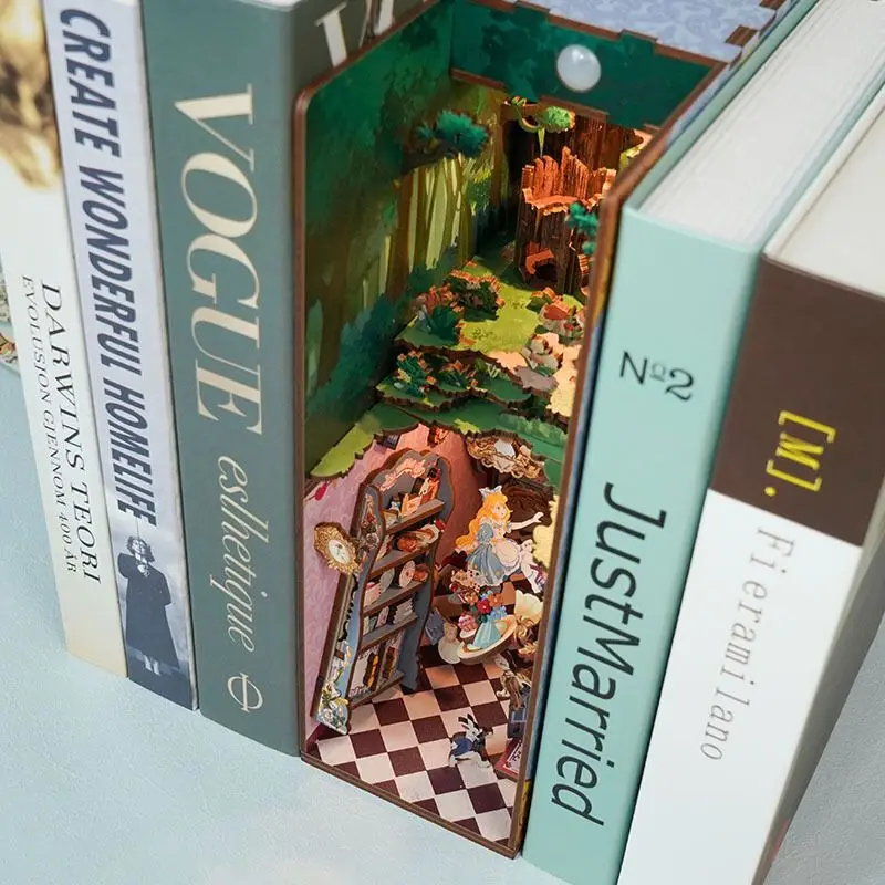 JOOHUR Angolo Libri Fai-da-te Alice Nel Paese Delle Meraviglie - Kit Libreria In Miniatura Con Luci LED, 238 Pezzi - 4