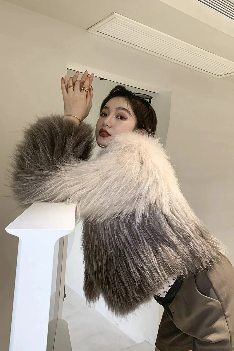 thumbnail image 1 of Abrigo de piel auténtica con degradado de color para mujer, chaquetas cálidas de lujo de doble cara tejidas con diseño de mapache para otoño e invierno, 1 of 5