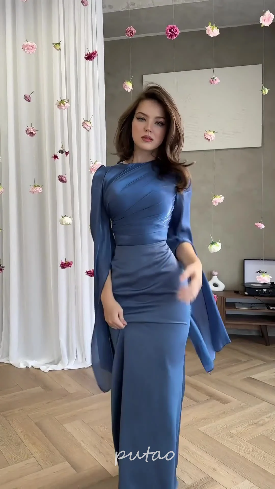 Elegant Long Chiffon Pleated Evening Dresses With Sleeve Ivory Bateau Neck Middle East Floor Length Prom Party Dress for Women