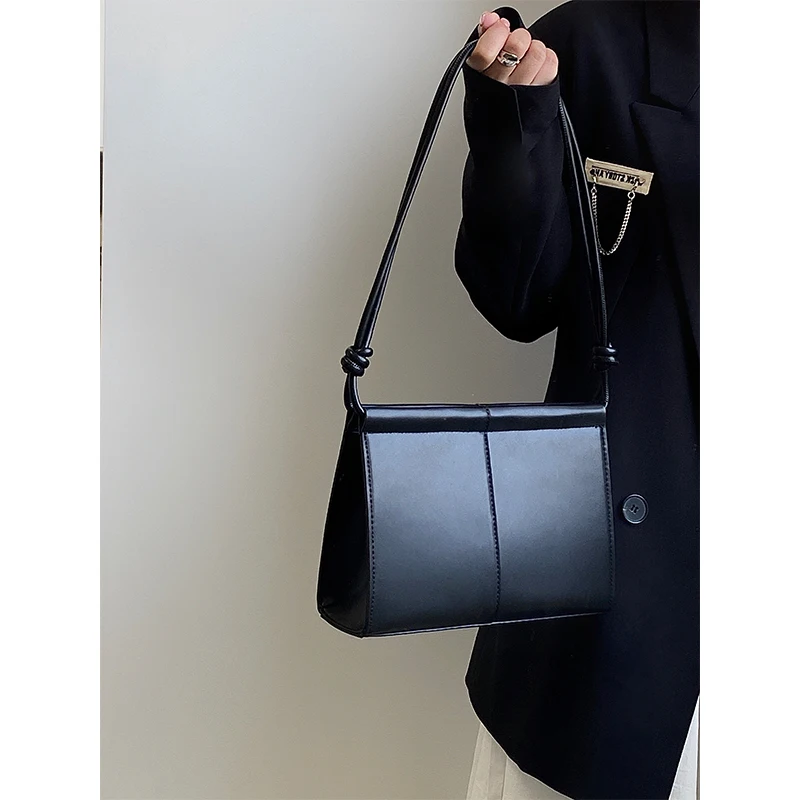 

Простая черная Женская деловая сумка на плечо, новинка зимы 2023, однотонные Сумки из искусственной кожи на застежке для подмышек, дизайнерская текстурированная женская сумка для руля