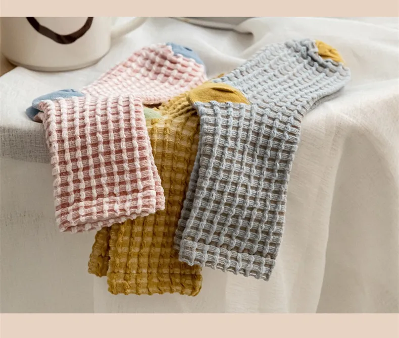 Description Picture 5 of item1Pair Fashion Elegant Harajuku Woman Floral White Socks Vintage Jacquard Korea Ethnic Cotton Casual Cute Girls Funny Brown Sox