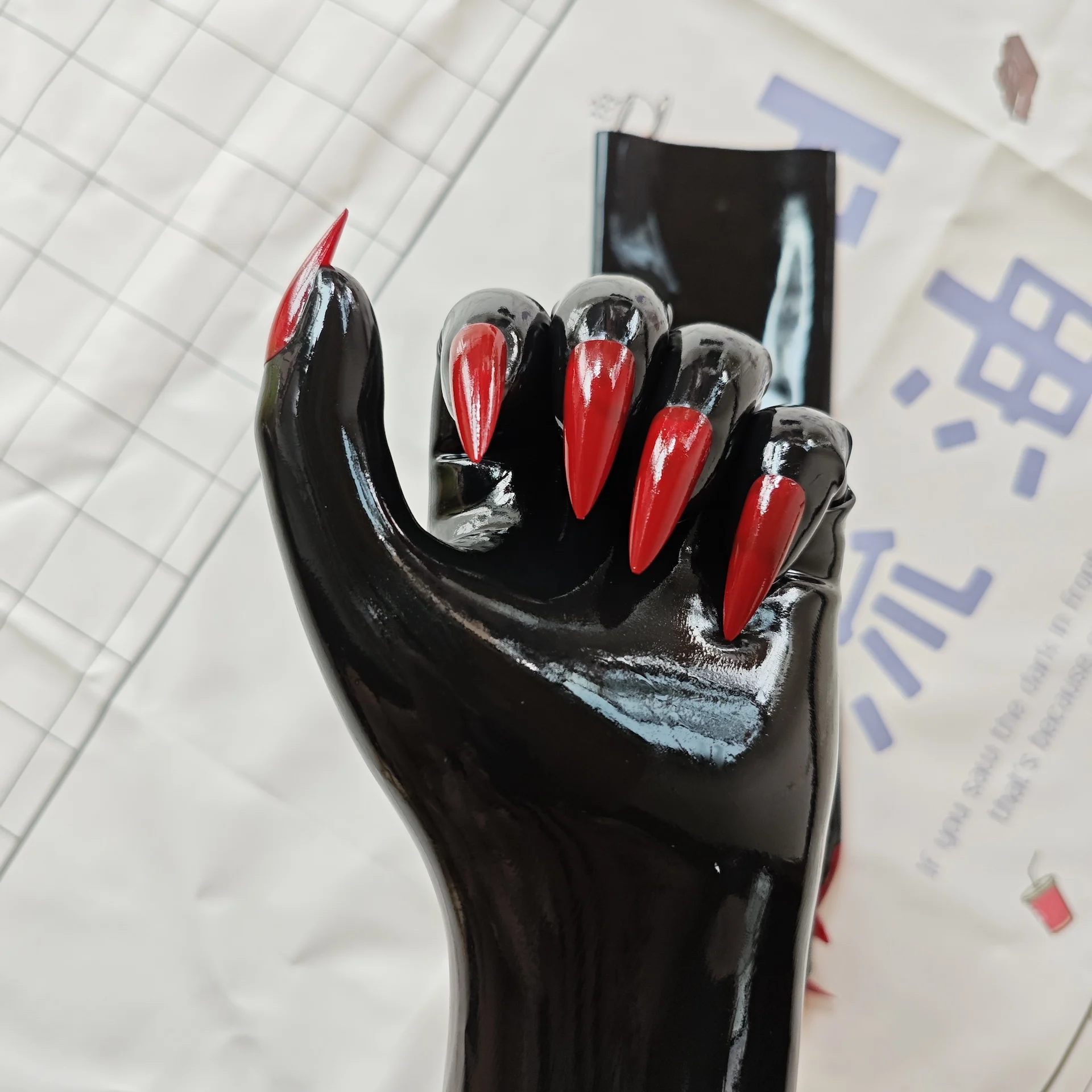 Malaysian latex kigurumi five finger sexy fit Zentai party outfit latex long gloves 1 pair of 0.4mm with sharp long nails cosplay gloves latex gloves