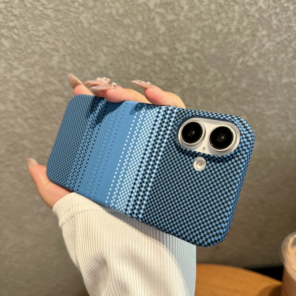 Luxury Carbon Fiber Pattern Retro Hard Case with Kevlar Line Texture