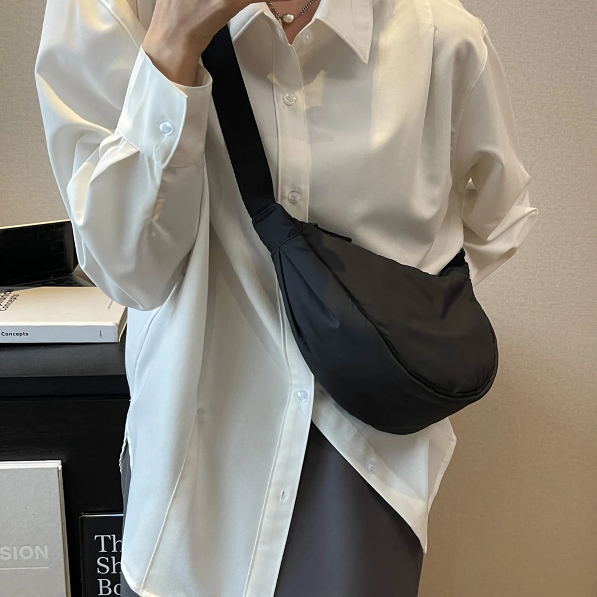 Large-Capacity Dumpling Bag for Women 2025 New Lightweight Autumn and Winter Crossbody Bag Versatile Commuter Bag Armpit Crescent Bag Student Mobile Phone Bag