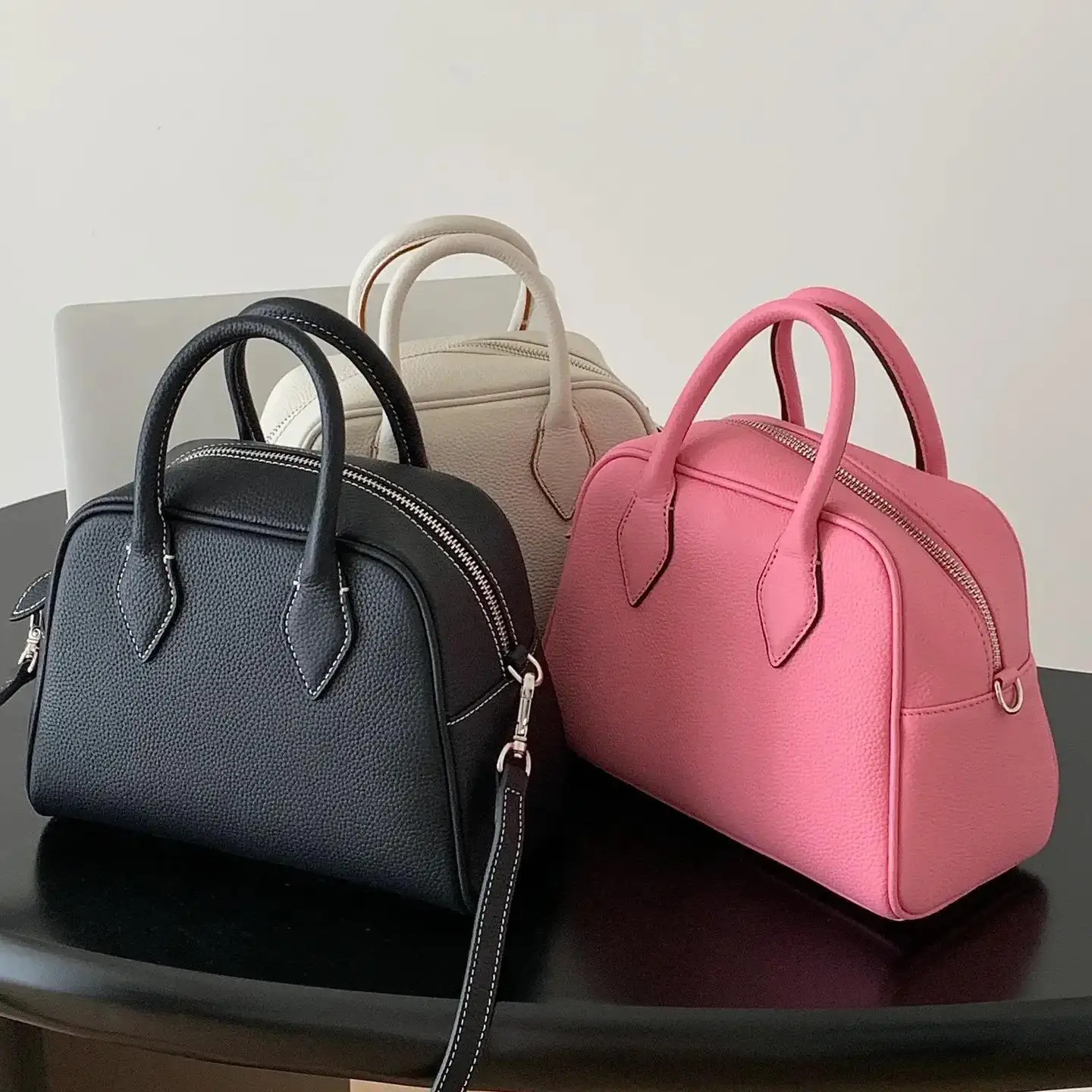 

2023 New Cowhide Boston Pillow Bag Large Capacity One Shoulder Crossbody Handheld Genuine Leather Women's Bag