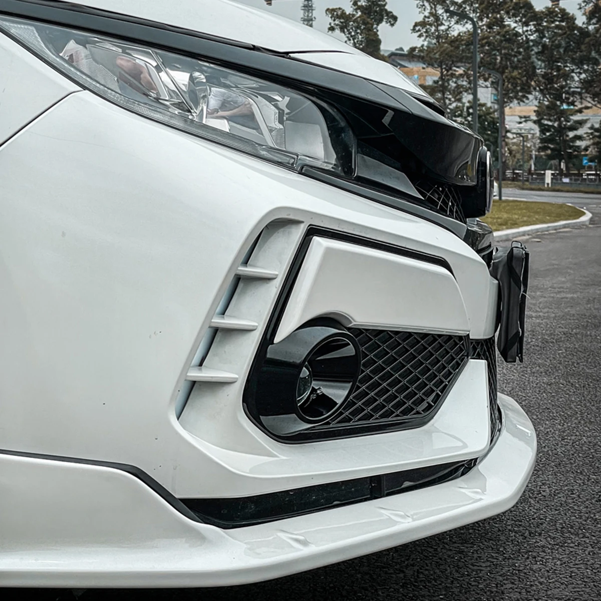 車のフロントバンパーキット,フォグライトカバー,車のボディ