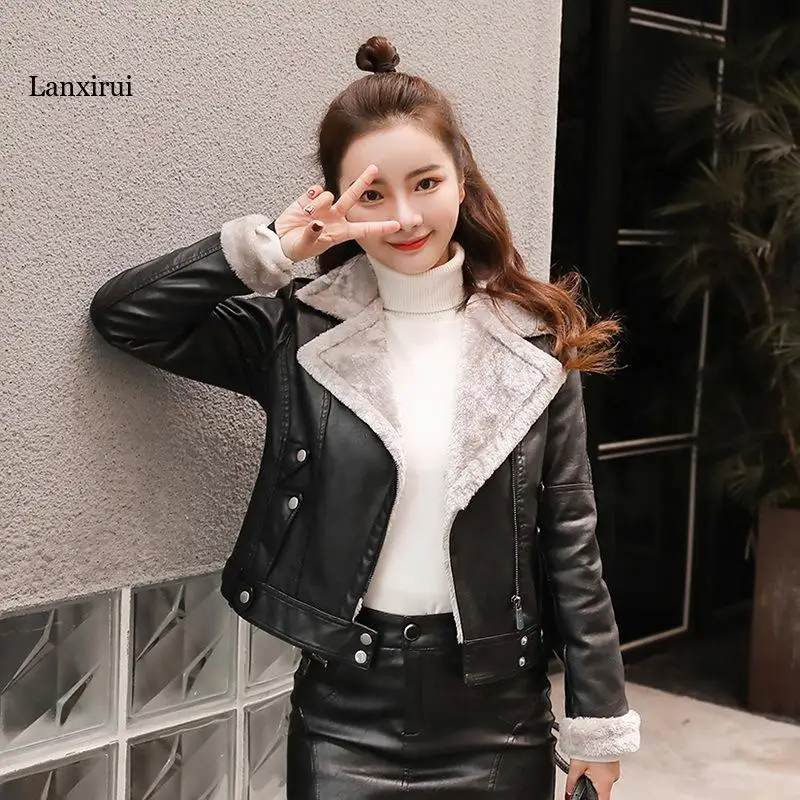

Женская теплая кожаная куртка с плюшевой подкладкой из искусственной кожи