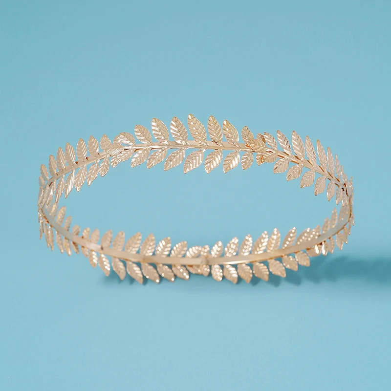 

Маленькая Элегантная золотистая тиара, насыщенная природной атмосферой, предназначенная для женских представлений