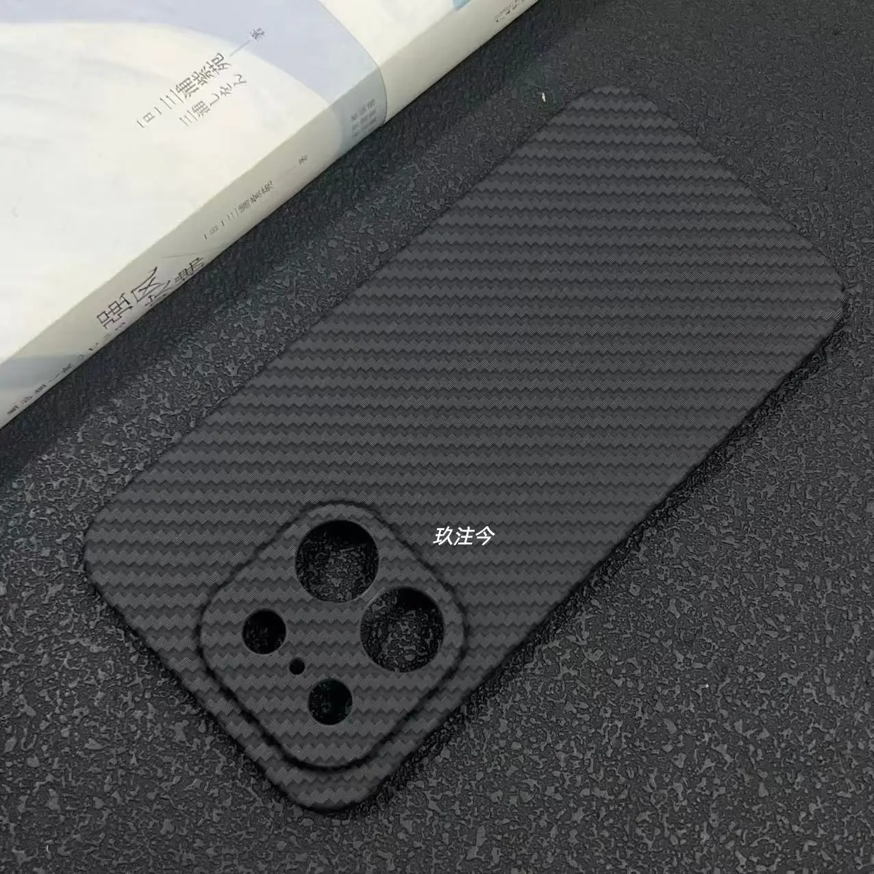 Stylish Carbon Fiber Texture Scratch-Resistant ShockProof Case Cover