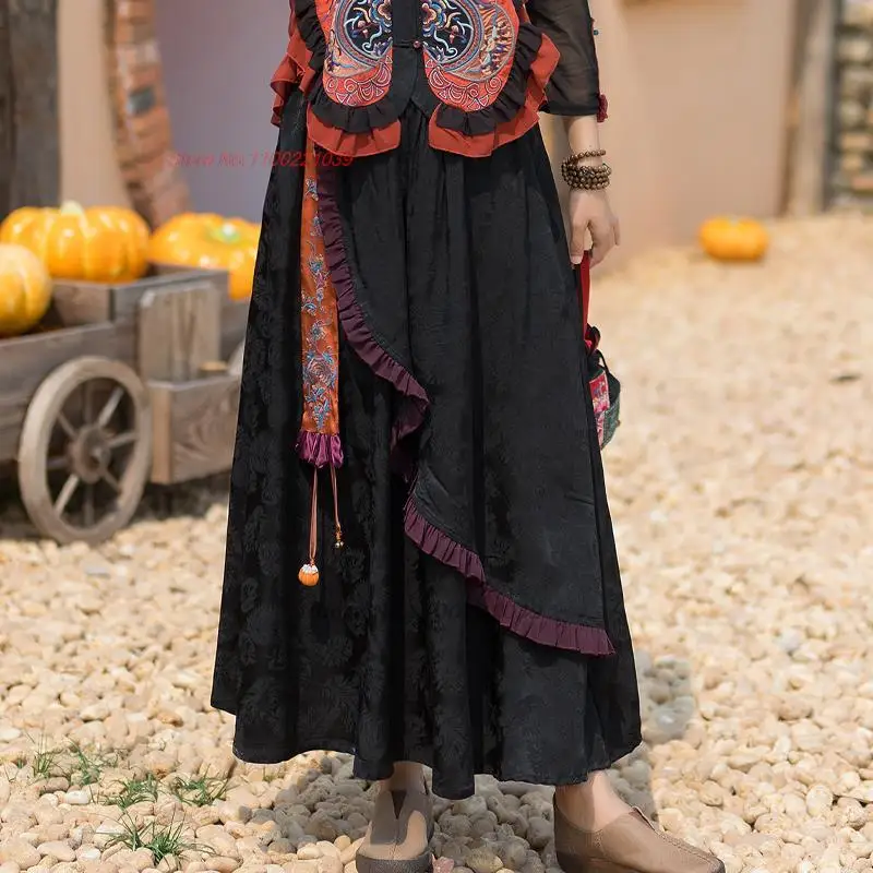 Рисунок 3 - Женская атласная юбка с цветочной вышивкой