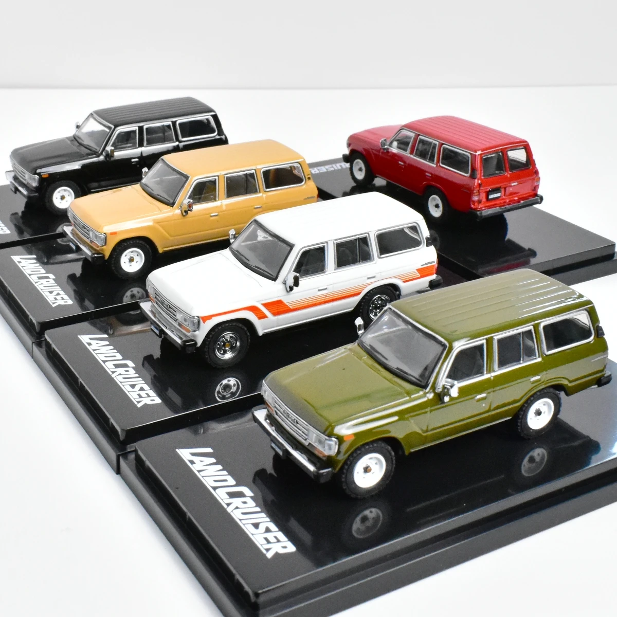 

Hobby Япония 1:64 Land Cruiser LC60 GX1988 литая модель автомобиля