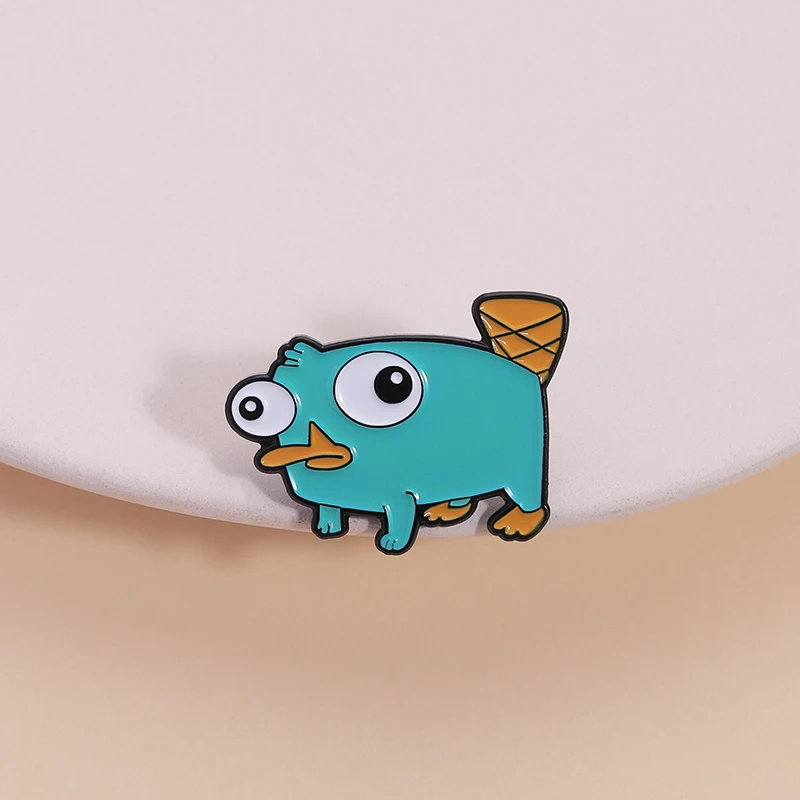 Perry Das Schnabeltier Brosche Emaille Pins Cartoon Anime Charaktere Cowboy Schnabeltier Broschen Revers Hut Abzeichen Schmuck Geschenk für Freunde – Detail 11