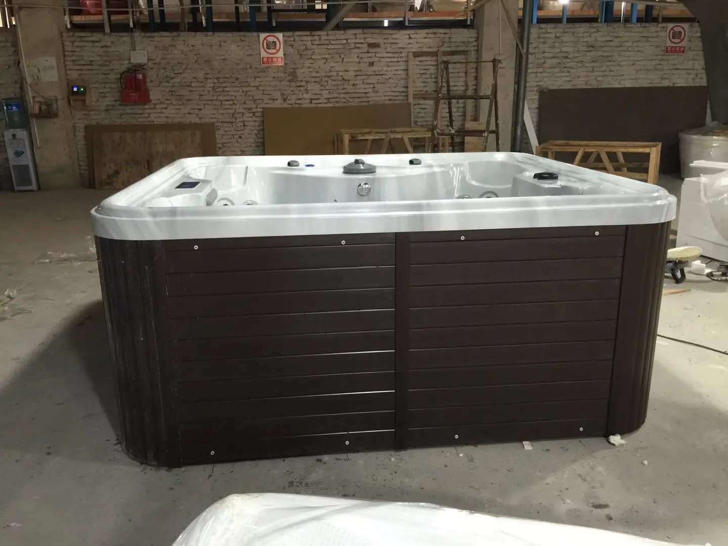 Description Picture 6 of item2100X1800X850mm 4 people Swimming Pool whirlpool Bathtub Acrylic Hydromassage Surfing Massage SPA 001