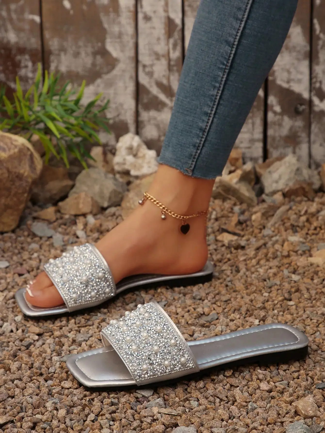 Silver Square Toe Flat Sandals With Crystal And Pearl Detail_voghion.com