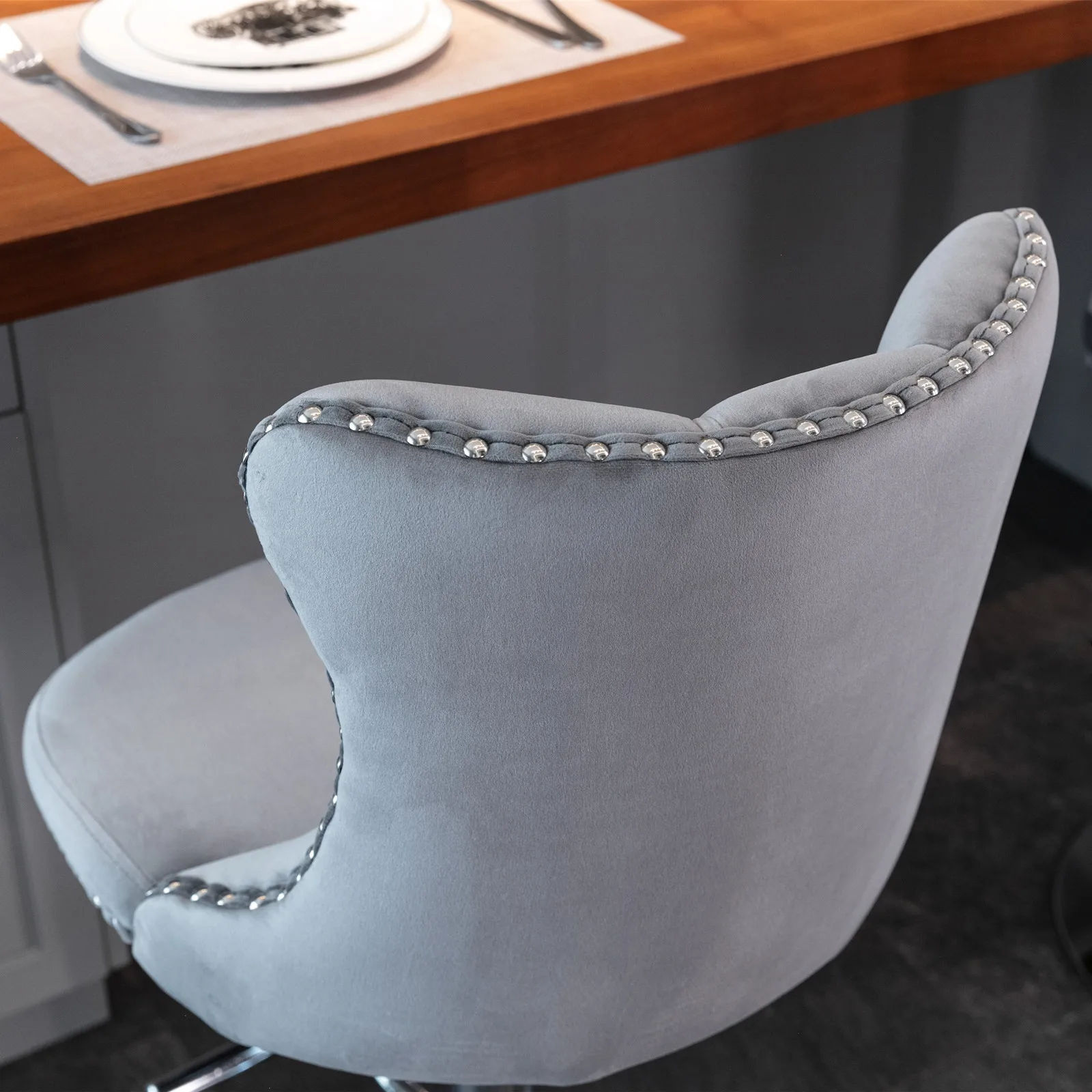Drehbare Samtbarhocker Set aus 2 – verstellbare Höhe 25-33", Chromsockel, gesufterter Rücken, grau für Küche und Pub – Detail 5