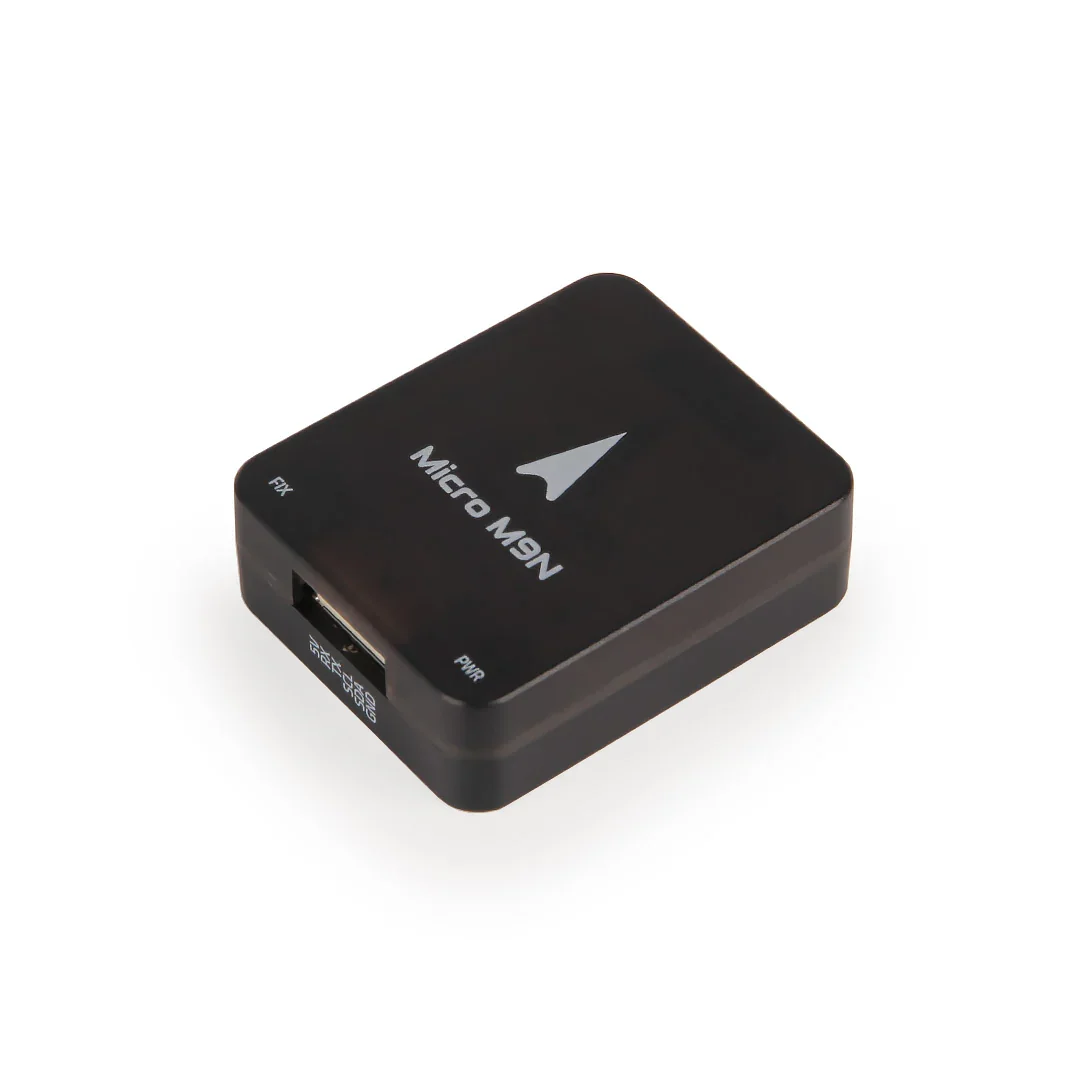Module GPS micro M10 ou M9N pour drone FPV fixé sur un châssis de drone, avec câbles de connexion visibles.