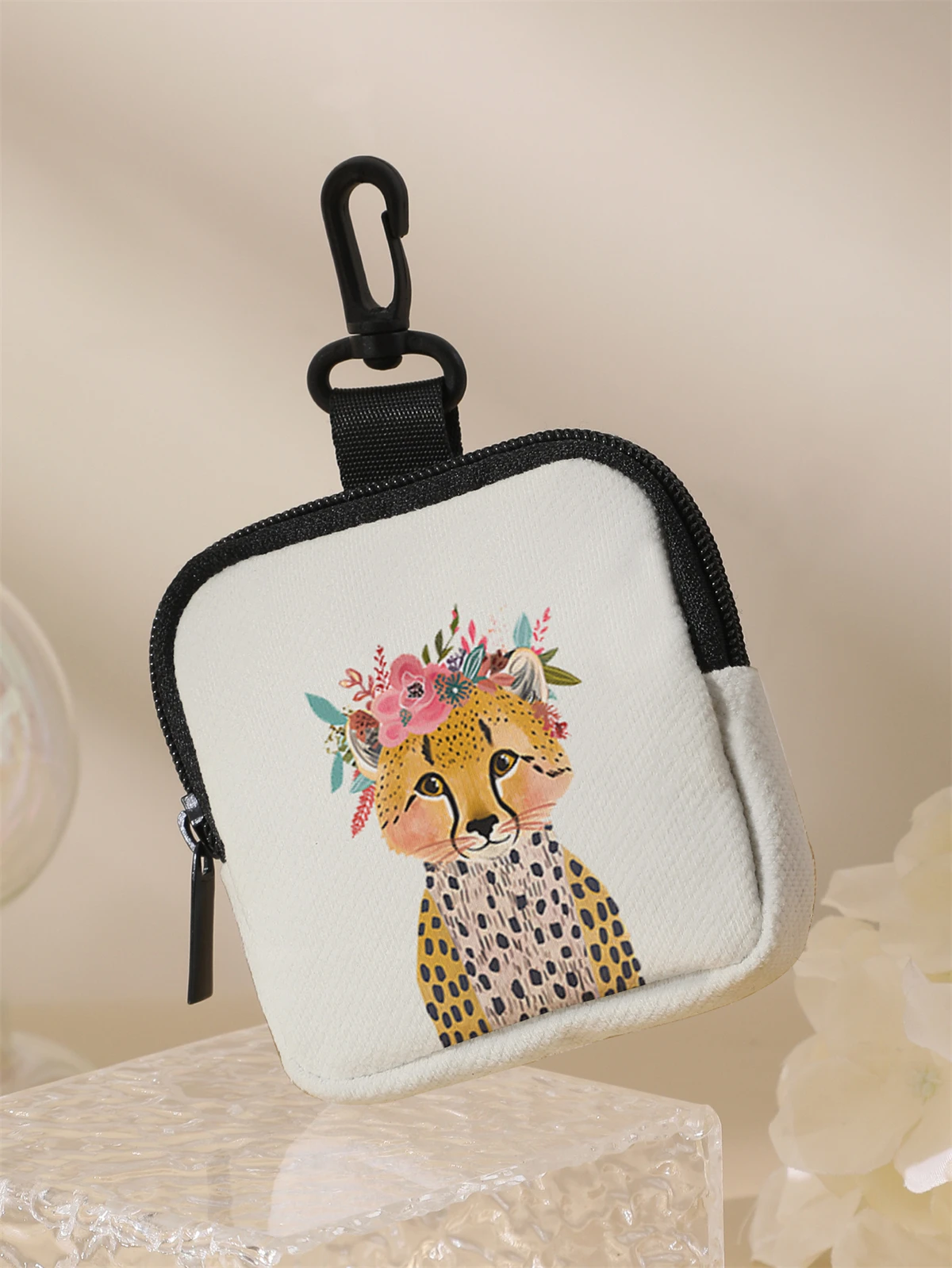 Cheetah patterned large capacity coin wallets, digital printed wallets, and storage bags are ideal choices for gift giving