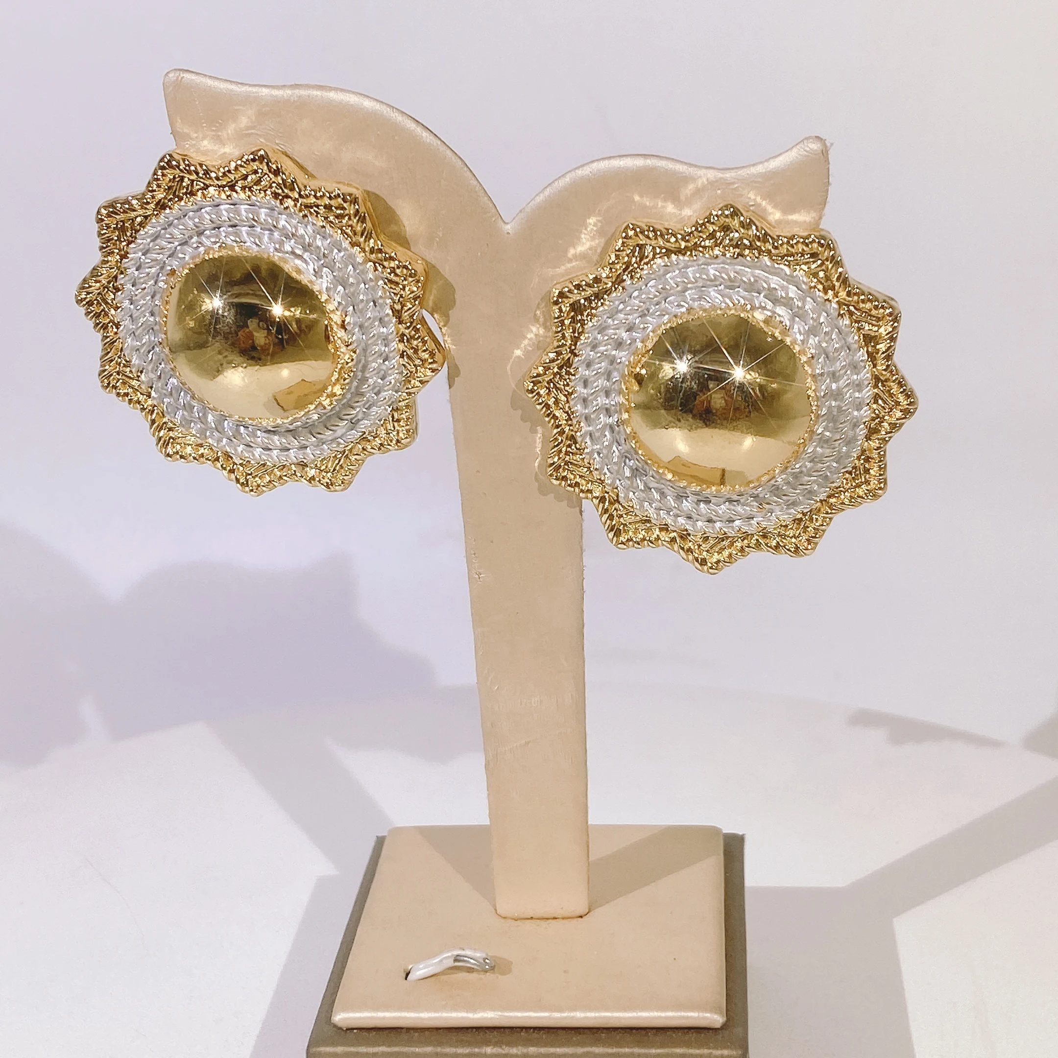 

Новинка 2024, роскошные женские серьги в простом стиле, свадебные серьги для женщин, подарок, Высококачественная позолоченная тарелка 18K