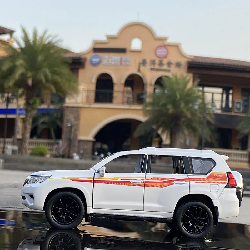 1:32 Toyota Prado SUV Alloy Car Diecasts Metal Toy Vehicles Car Model Collection LAND CRUISER Simulation Car Model Toy Gift 5