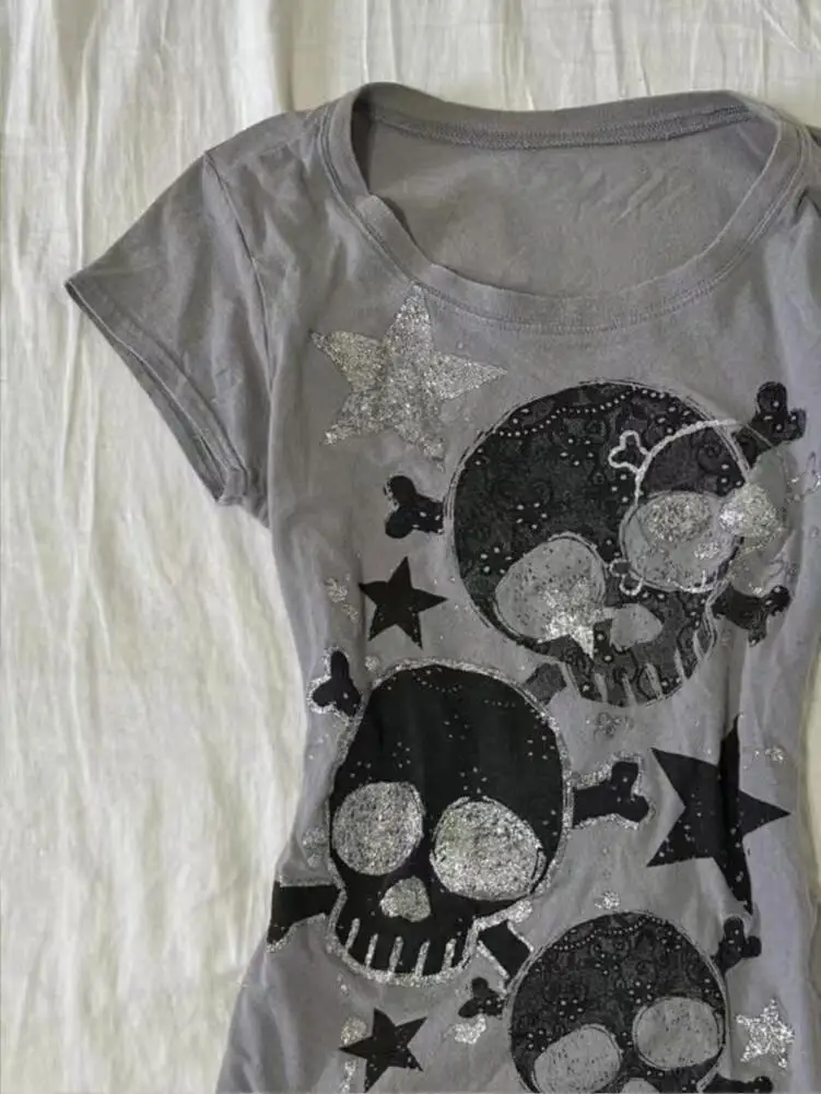 Japanese Y2k Skull Print Women's 2000s Clothes Y2k Top Subculture Tees Anime Girl Graphic T Shirts Goth Emo Kawaii Gothic Kpop