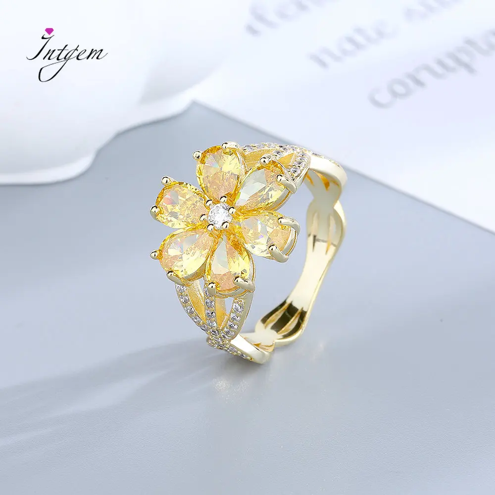 

Pink Yellow Classic Sparkling Zircon Engagement Wedding Ring 18K Gold Plated White Gold Plated Jewelry