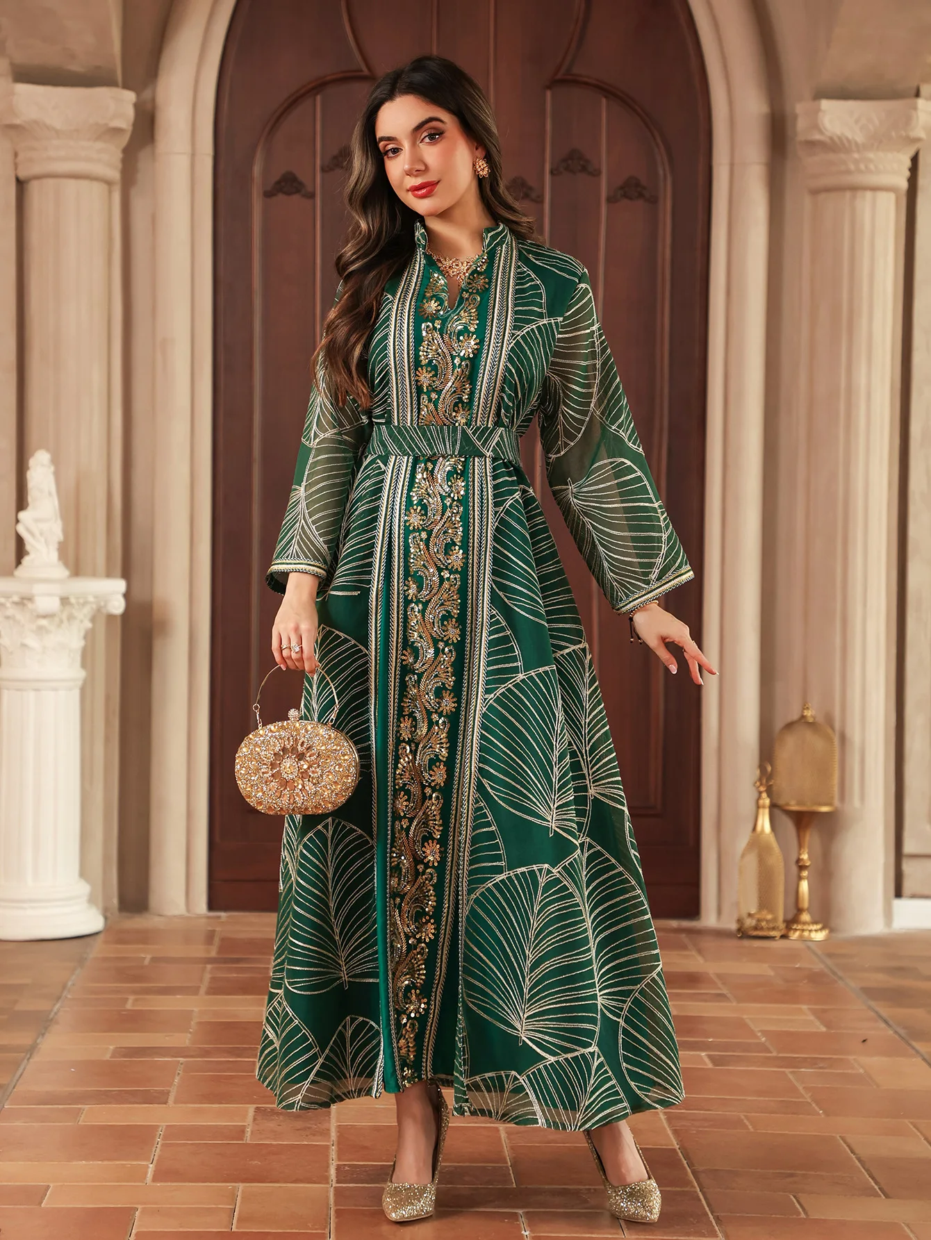 جلابية أوراق بنقش ذهبي فاخر بحزام