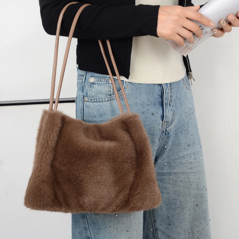Plush Large-capacity Bag Women's Autumn and Winter New Simple Shoulder Underarm Bag Fashionable Fluff Bucket Handbag