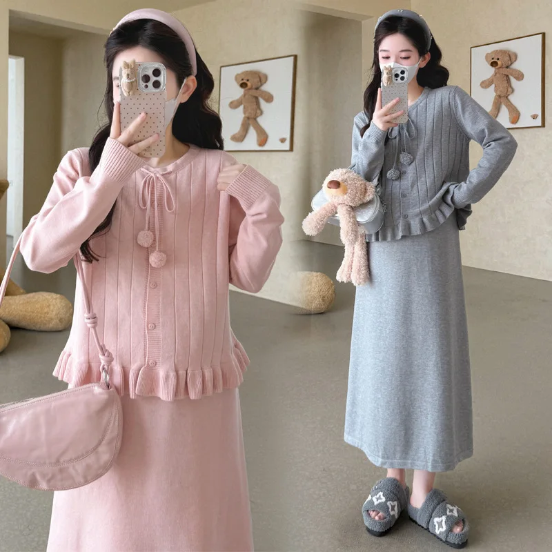 임산부 가을 부드럽고 달콤한 러플 밑단 폼폼 단추 달린 스웨터 코트와 캐미 드레스 투피스 세트 부드럽고 편안함