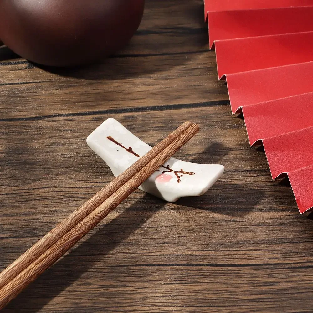 Beautiful Creative Ceramic Chopsticks Holder Japanese Style Cutlery Stand Spoon Fork Rest Tableware Home Hotel Storage Supplies