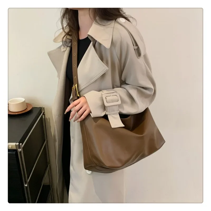 

Popular Crossbody Bag for Women Large Capacity Winter Versatile Shoulder Crossbody Bag Simple Texture Pillow Female Shoulder Bag
