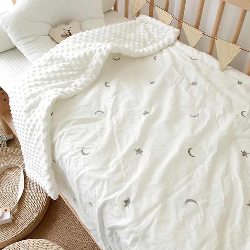 Fashion Korean Embroidered Cherry Bear Throw Blankets Cute Bubble Muslin Cotton Gauze Crib Cover Bedding Quilts Accessories