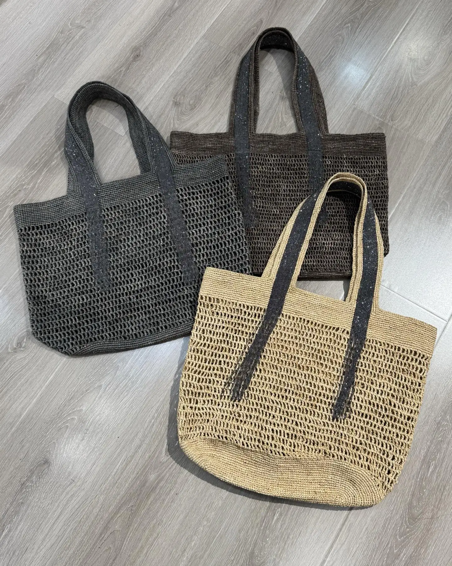 Large Capacity Simple Leisure Vacation Straw Shoulder Bag Raffia Hand-Woven Hollow Net for Storage and Crossbody Use