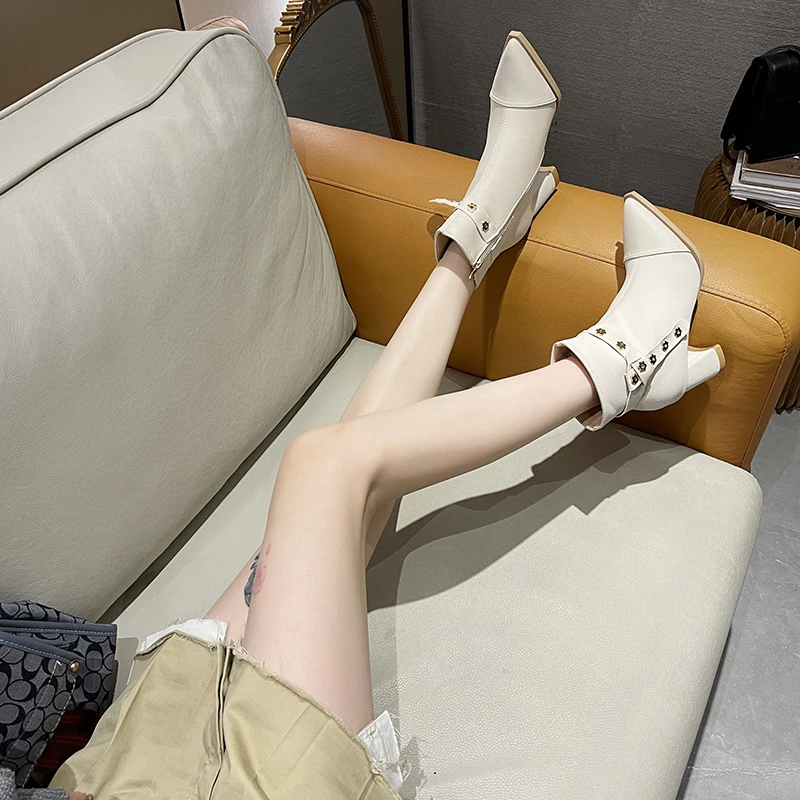 

2023 new women's early spring cause solid color square heeled pointed toe short boots DY4077