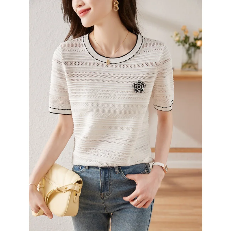 Рисунок 3 - Белая трикотажная рубашка с трехмерным узором