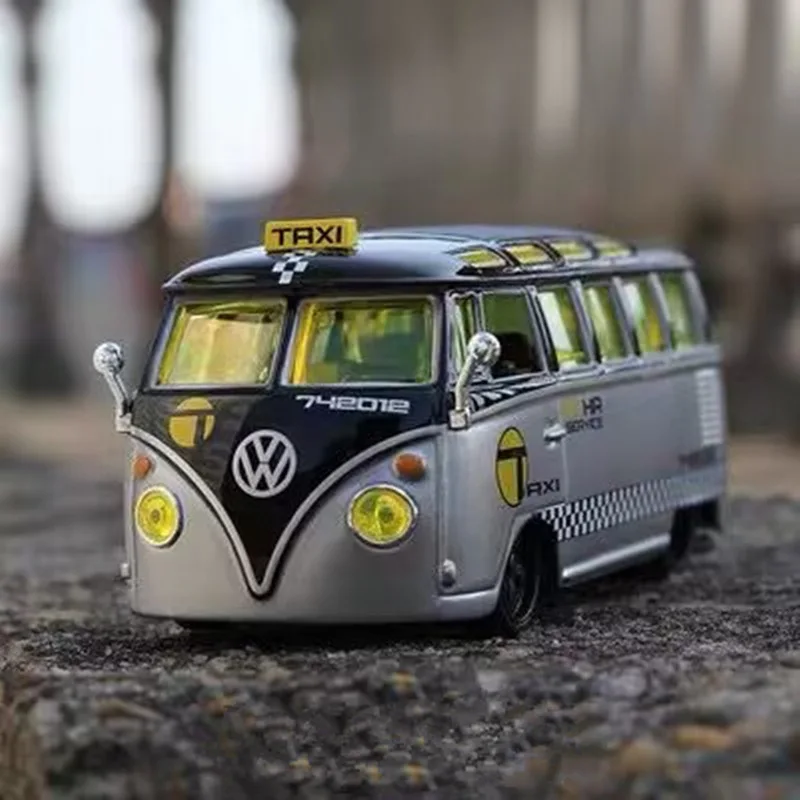 Maisto 1:25 Volkswagen Van Samba Alloy Bus Car Model Diecast Metal Travel Bus Car Model High Simulation Collection Kids Toy Gift