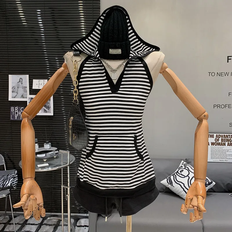 

Модный Свободный Топ с капюшоном и открытой спиной в полоску в стиле ретро с завышенной талией и шортами для стройных девушек комплект из двух предметов