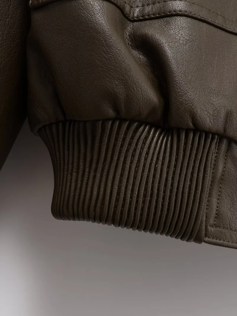ETJ 2025, neue Damenkollektion: Motorrad-Kurzjacke mit Stehkragen, Y2K-Kunstlederjacke aus glänzendem Leder mit großen Taschen – Detail 12
